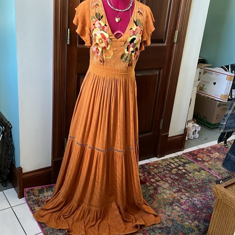 Mauve Anthropologie  Maxi dress cinnamon color  Embroidered top+amenities size 6
